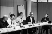 Le projet Stadia organise des réunions de groupes d’experts sur la sécurité des enceintes sportives, la législation et la cybersécurité.